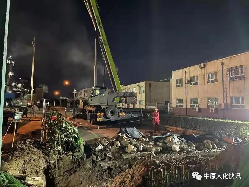 化肥事业部不惧寒冷抢修供暖漏点