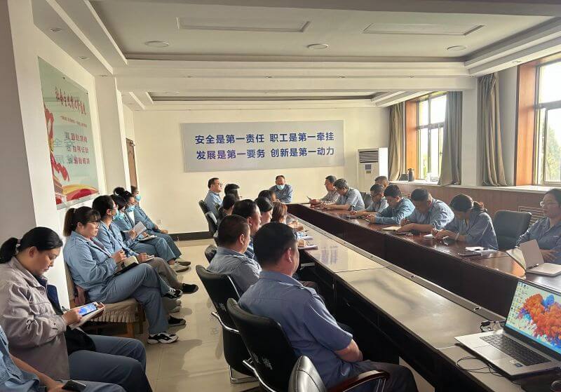 综合服务中心召开“保生计，，降本增效”带头会