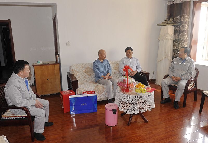 濮阳市总工会探望慰问“全国劳！！！敝煨碌