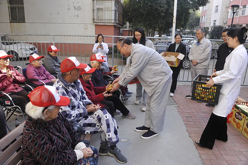 公司到敬托院发展重阳节慰问活动